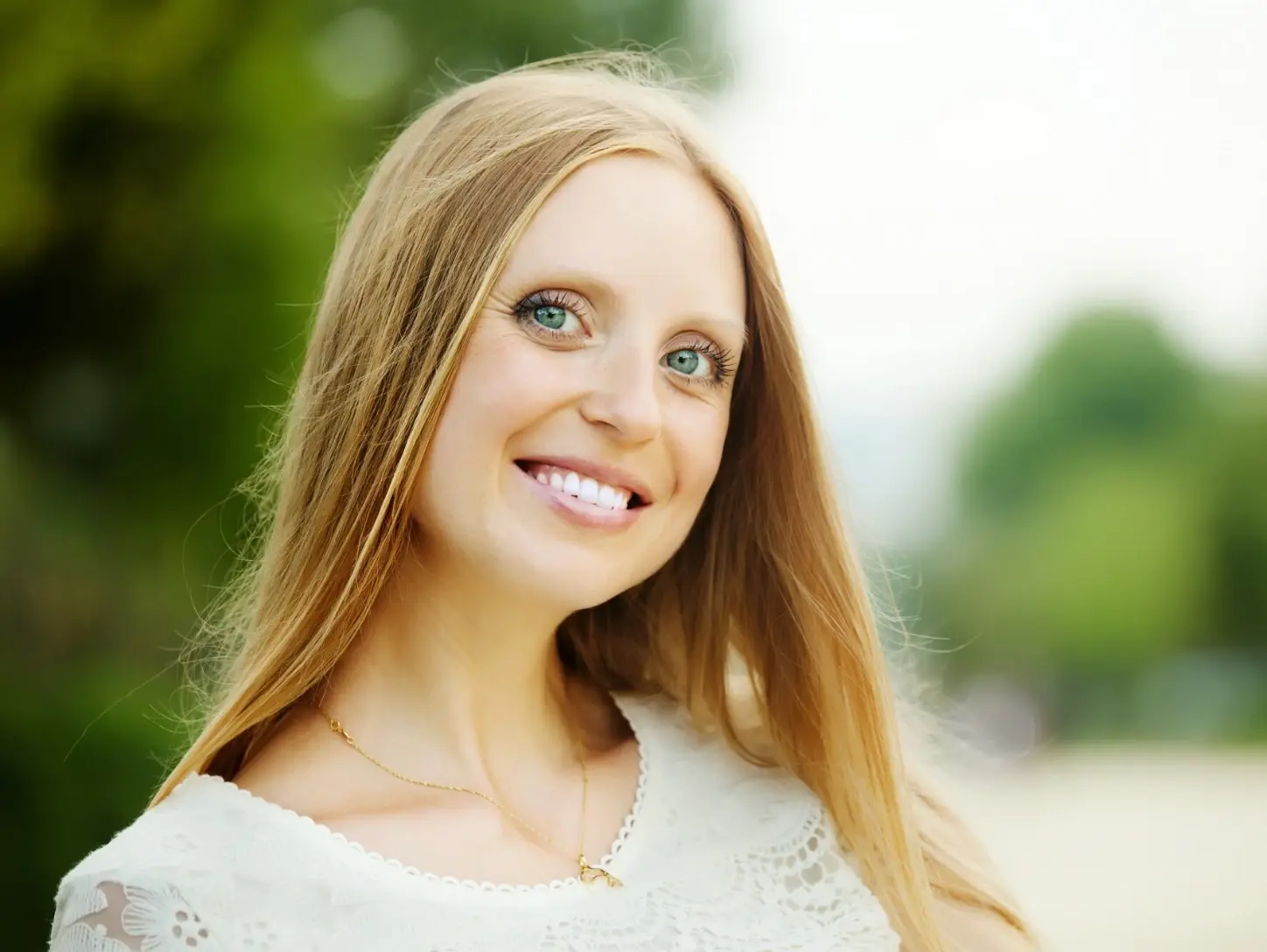9 Signs You're Naturally Attractive (Even If You Don't Realize It)