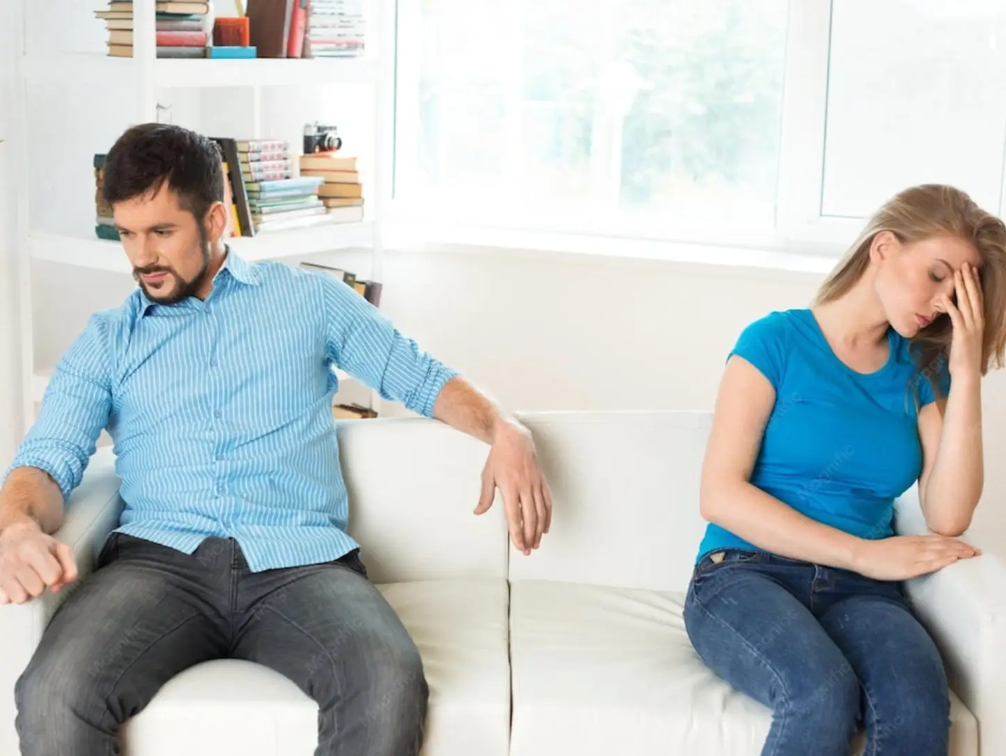 If Your Husband Is Preparing for Divorce, These 6 Signs Often Appear