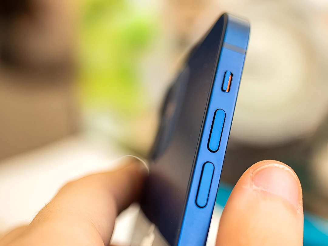 6 Hidden Things Your Phone’s Volume Buttons Can Do Besides Changing the Sound